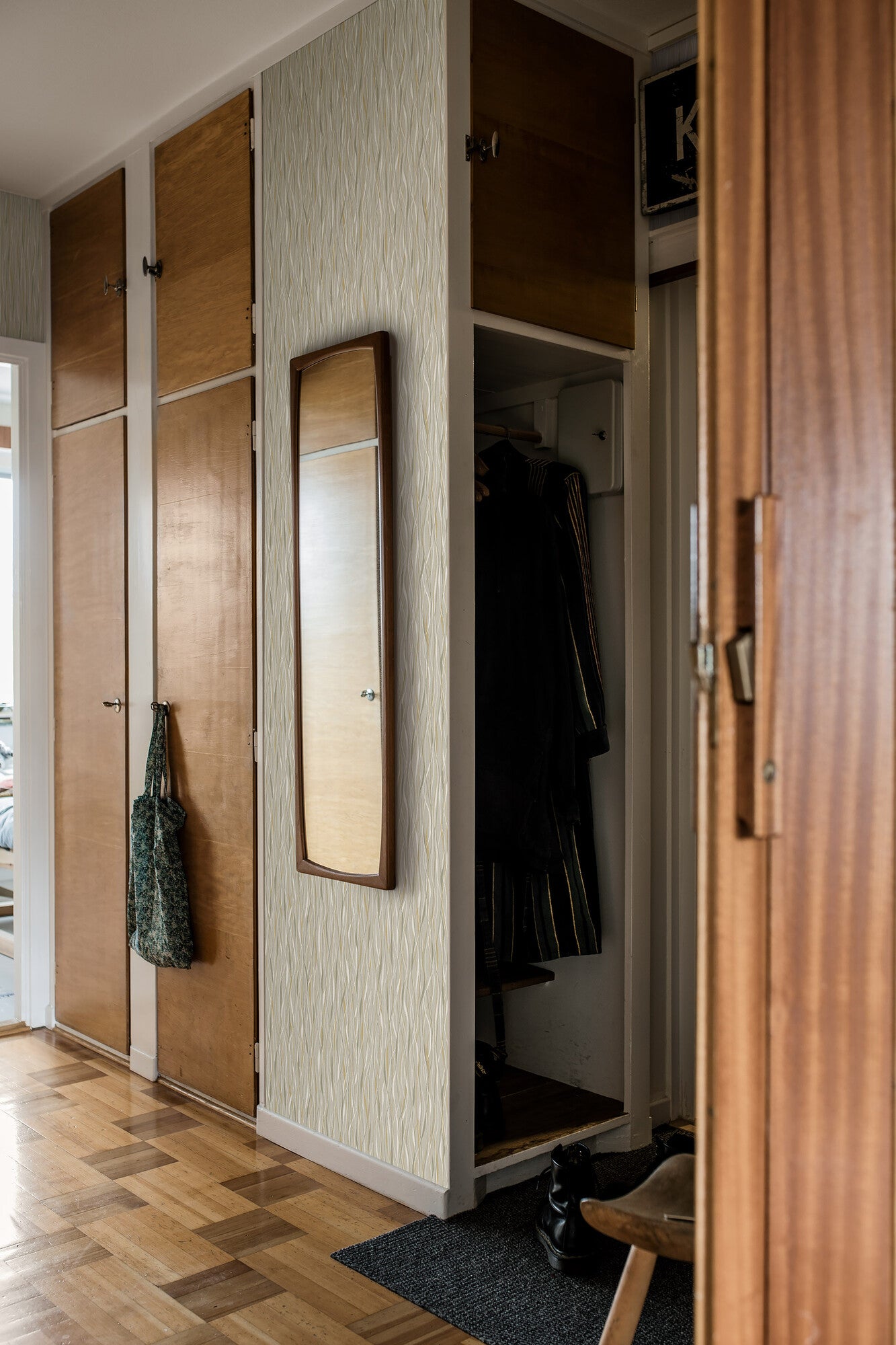 Ängby, beige tapet