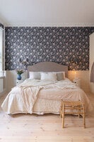 Johanna, mörkblå tapet