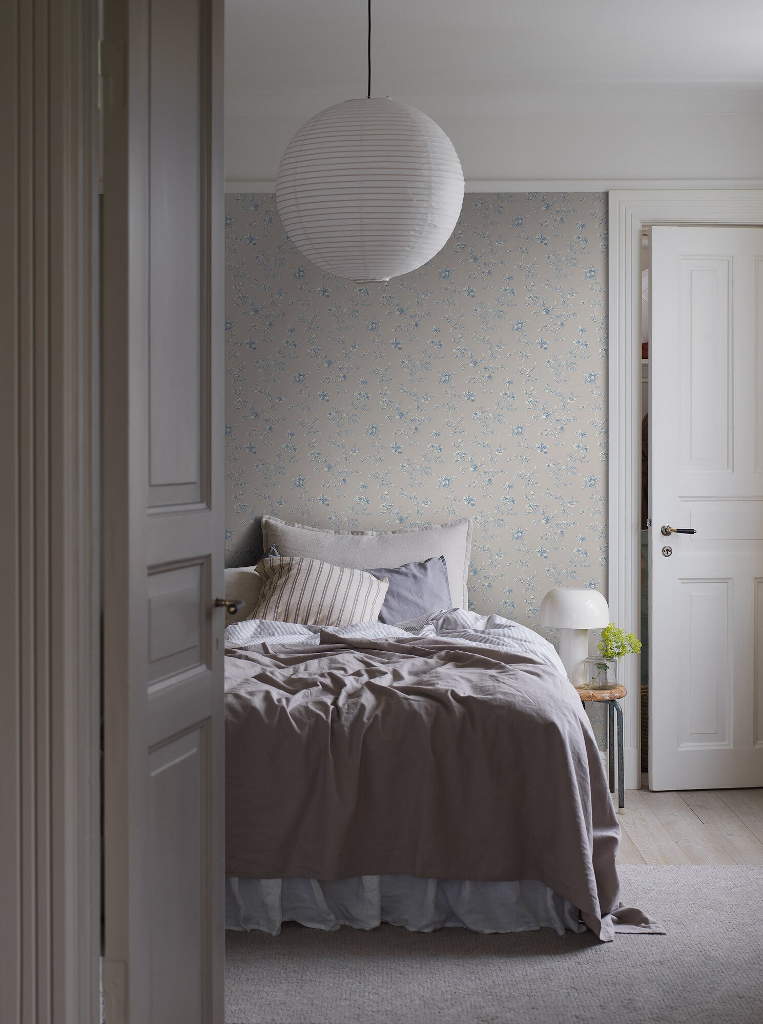 Ängsblomma, beige och blå tapet