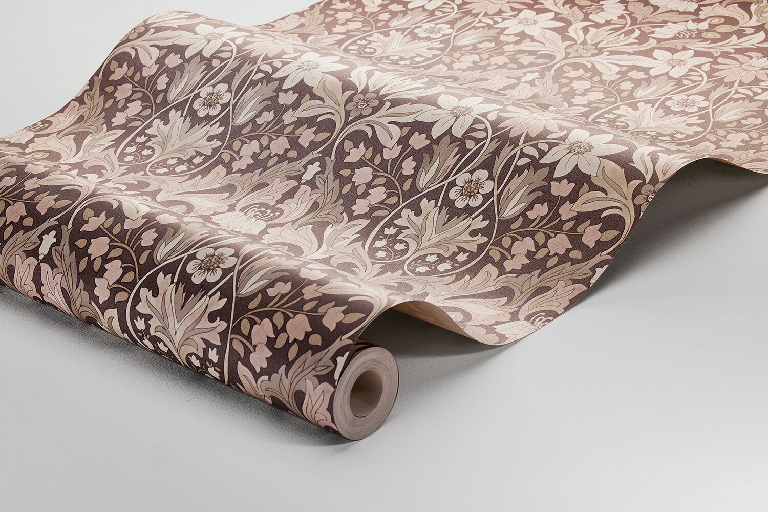 Blomsterfröjd, röd vit och grön tapet