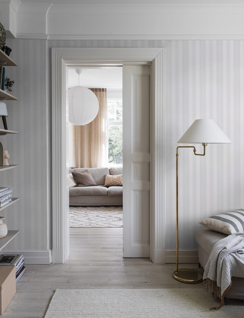 Gustaf, vit och beige tapet